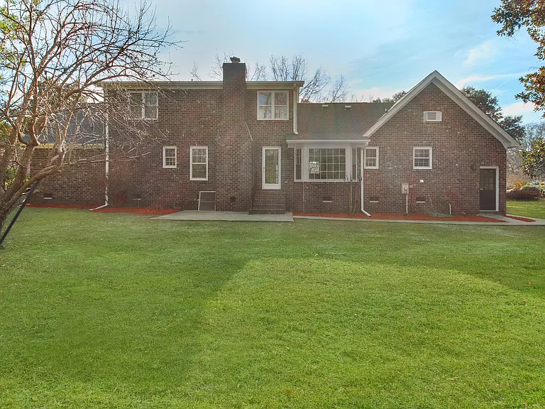 305 Mayfield St — Photo 34