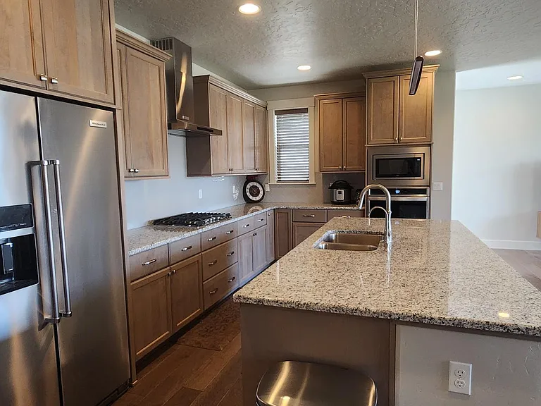 4891 N Basswood Ave — Photo 12