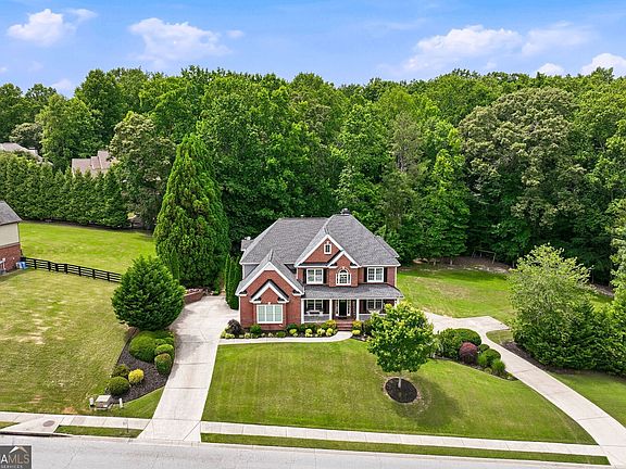 4th image of 411 Hunting Hills Dr