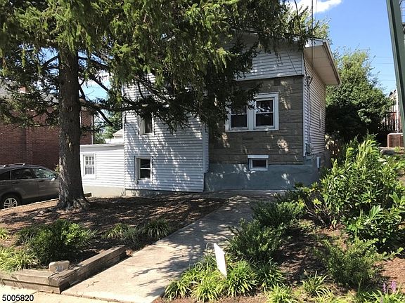2nd image of 24 Emmet St