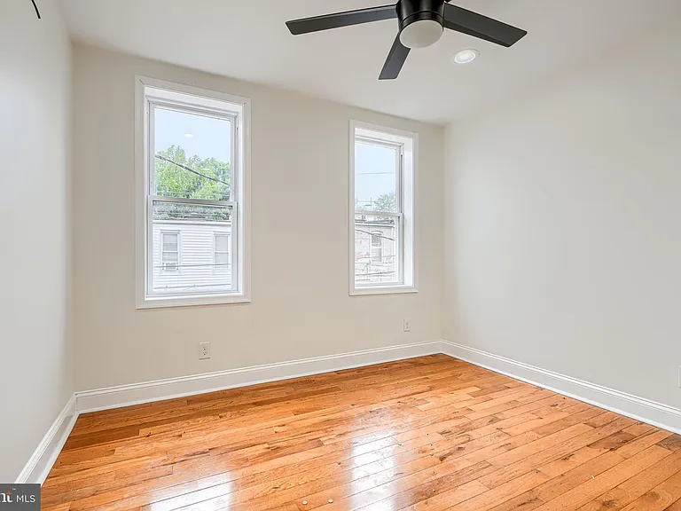 404 N Robinson St — Photo 12