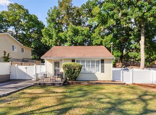 193 Maple Rd, Wading River, NY 11792