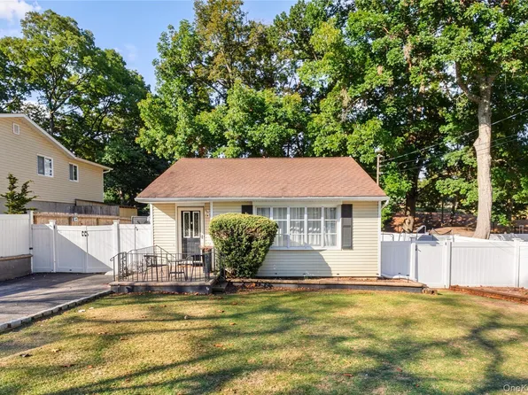 193 Maple Road, Wading River, NY 11792