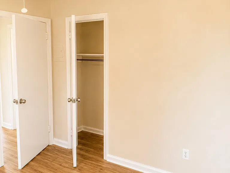 328 Chester St — Photo 13