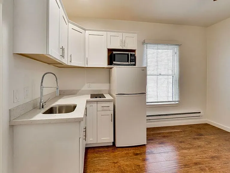 628 Waverly St #11 — Photo 14