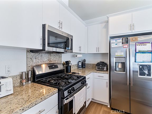 4th image of 2448 Powell Dr