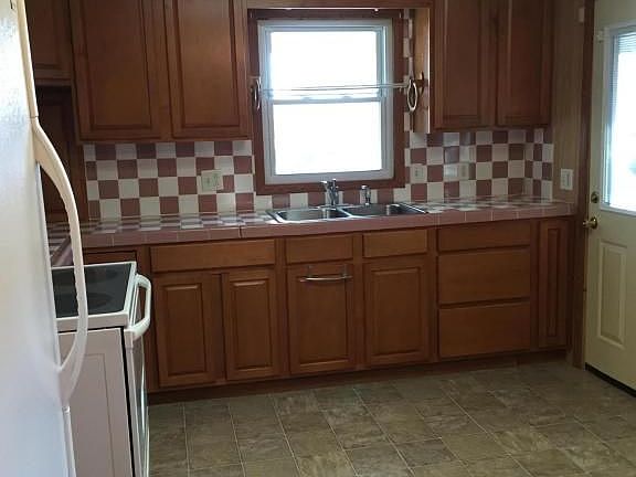 4th image of 2102 Westside Dr