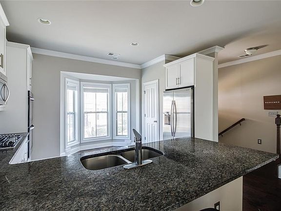 5th image of 8010 Willoughby Ct