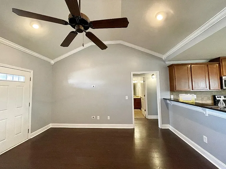 833 Cotswold Way — Photo 8