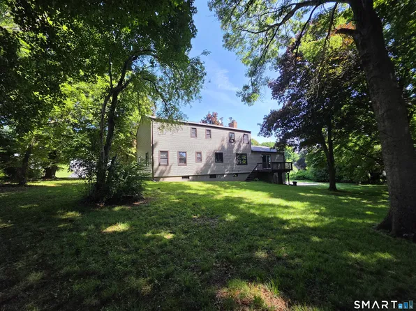 8 Squire Ln, Shelton, CT 06484