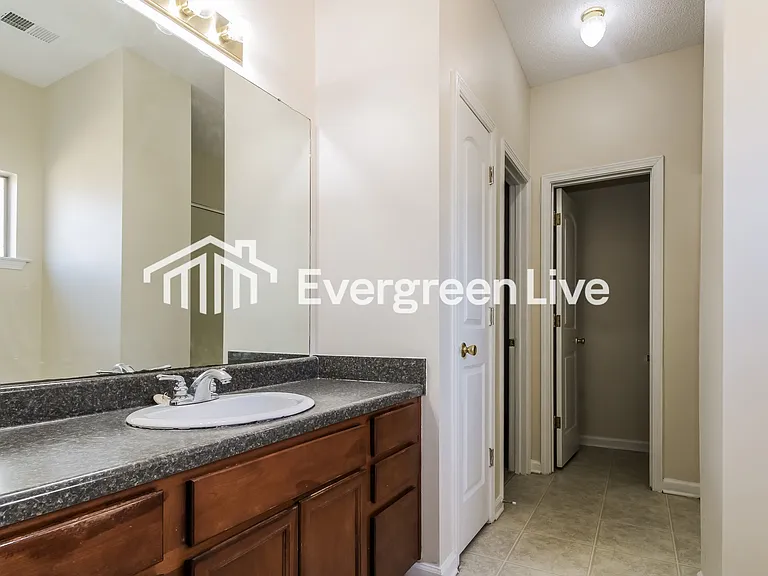 7942 Ivy Lake Ln — Photo 8