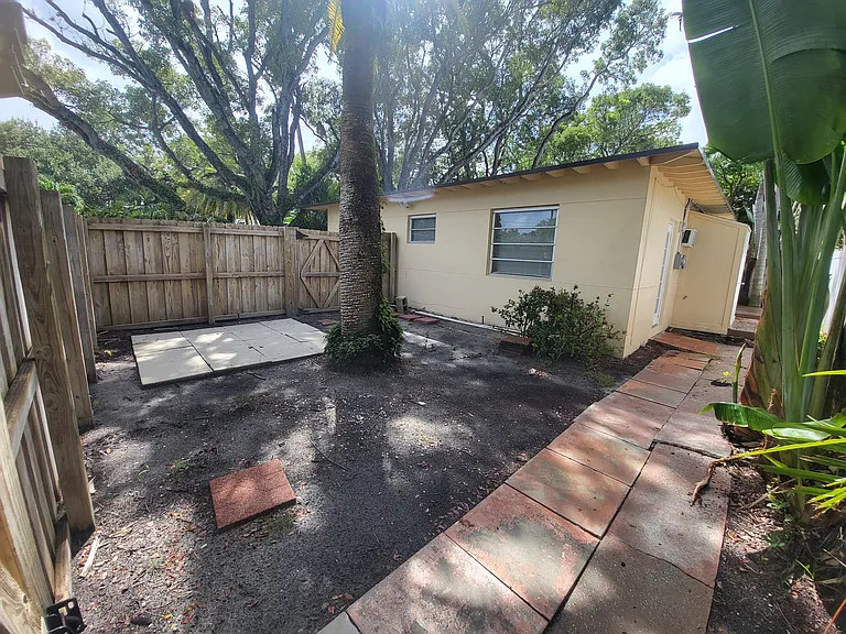 547 NE 16th Ave — Photo 6