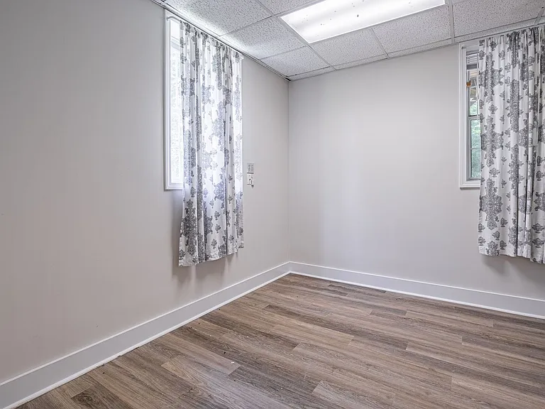 2402 Betsy Ct SW — Photo 34