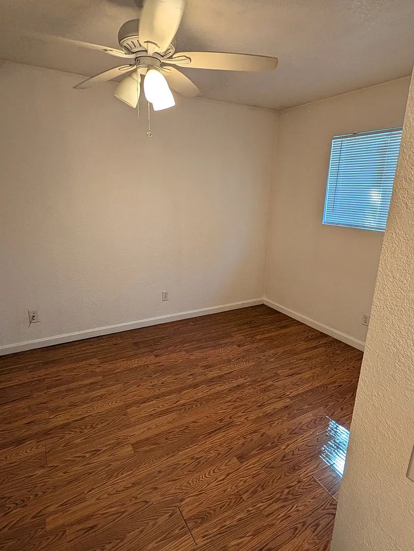 Franklin, 1139 1/2 — Photo 3