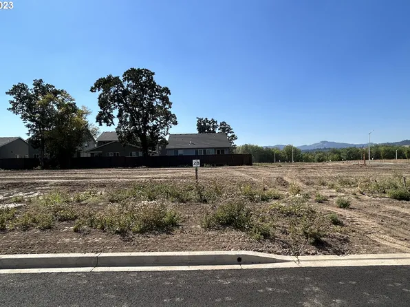 2957 NW Pinot Noir Dr #28, McMinnville, OR 97128