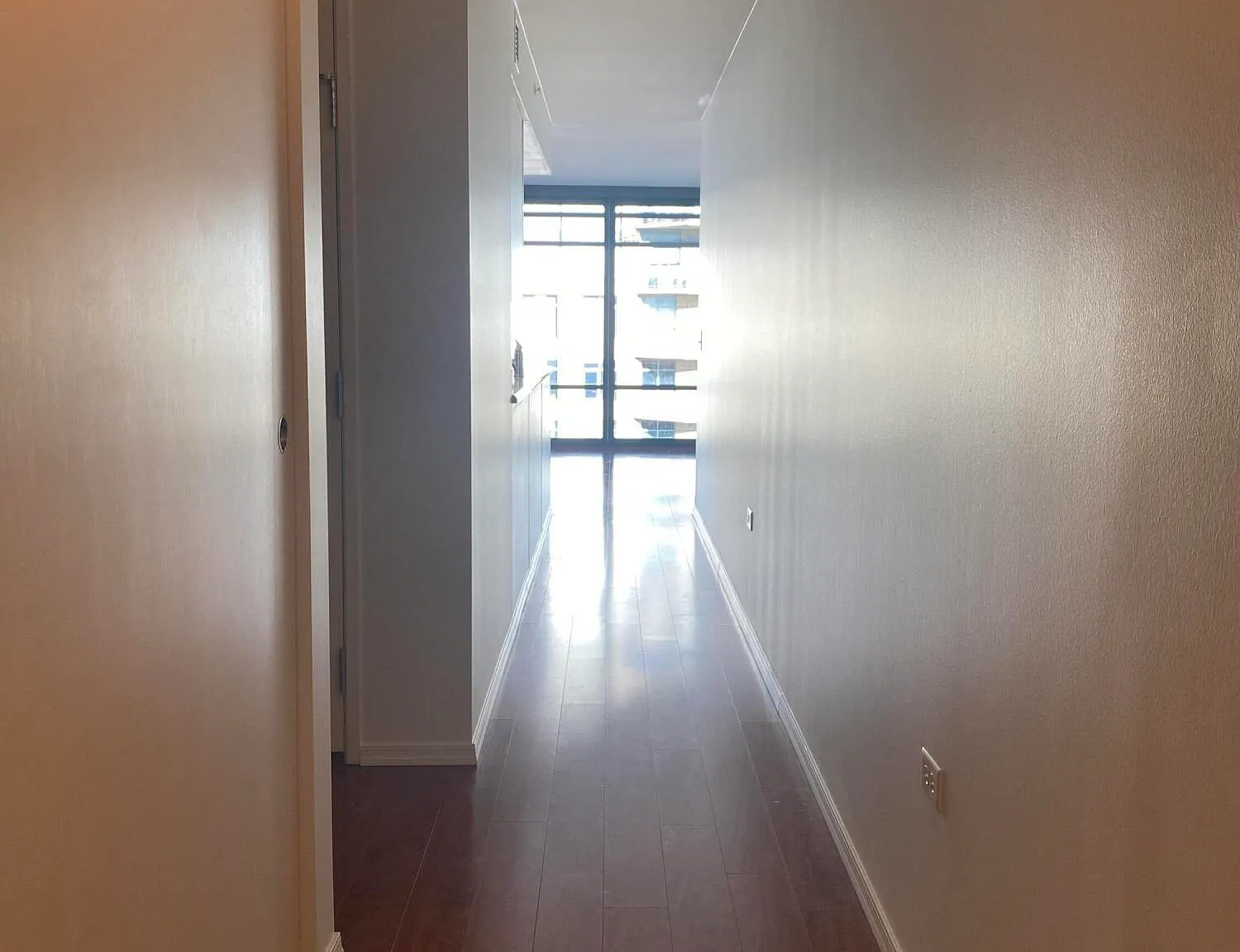 1 bed, 1.0 bath, 871 sqft, $2,350 — Photo 2
