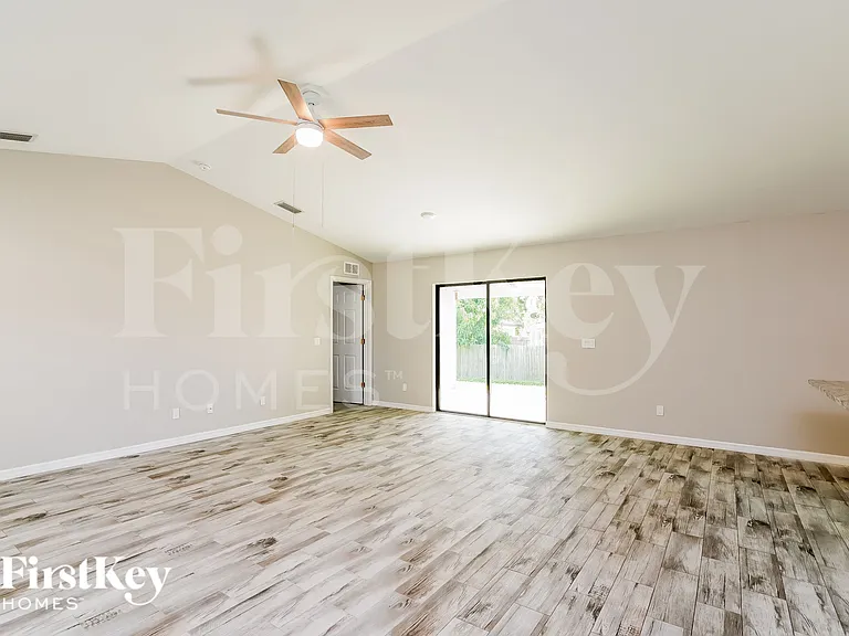 8432 Grove Rd — Photo 2
