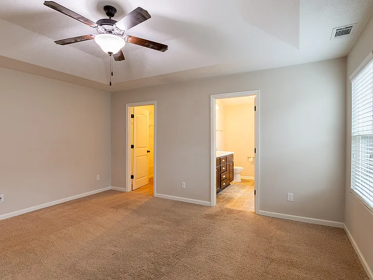 3237 Alexandria Dr — Photo 5