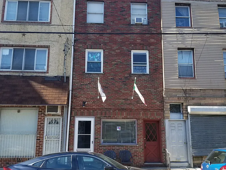 810 S 9th St — Photo 2