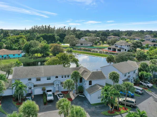 4852 Grapevine Way, Fort Lauderdale, FL 33331