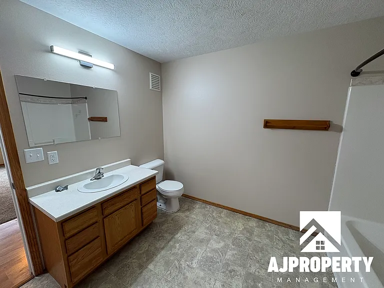 925 S Newcomb Ave #13 — Photo 9