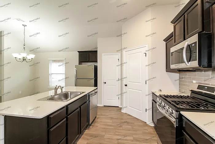 4724 Crystal Hill Dr — Photo 5