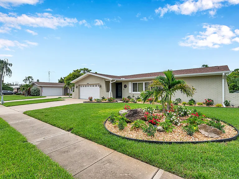 2420 Fairbanks Dr — Photo 23