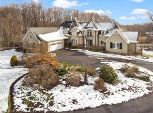 2717 Emerson Dr, Pepper Pike, OH 44124