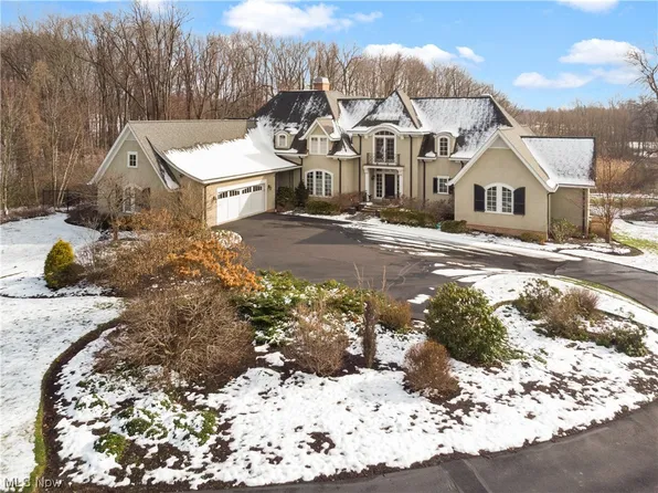 2717 Emerson Dr, Pepper Pike, OH 44124