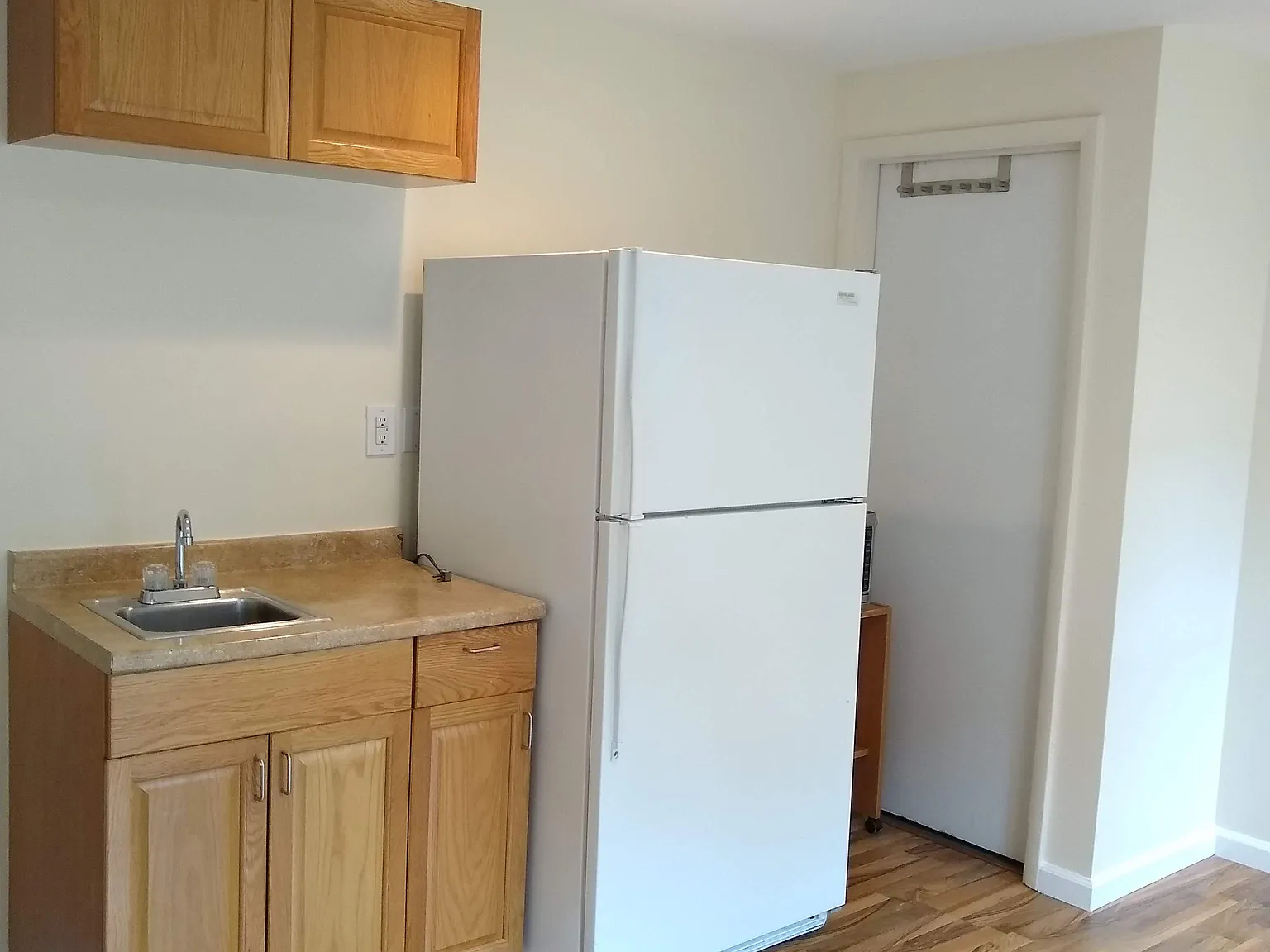 Studio, 350 sqft, $900 — Photo 3