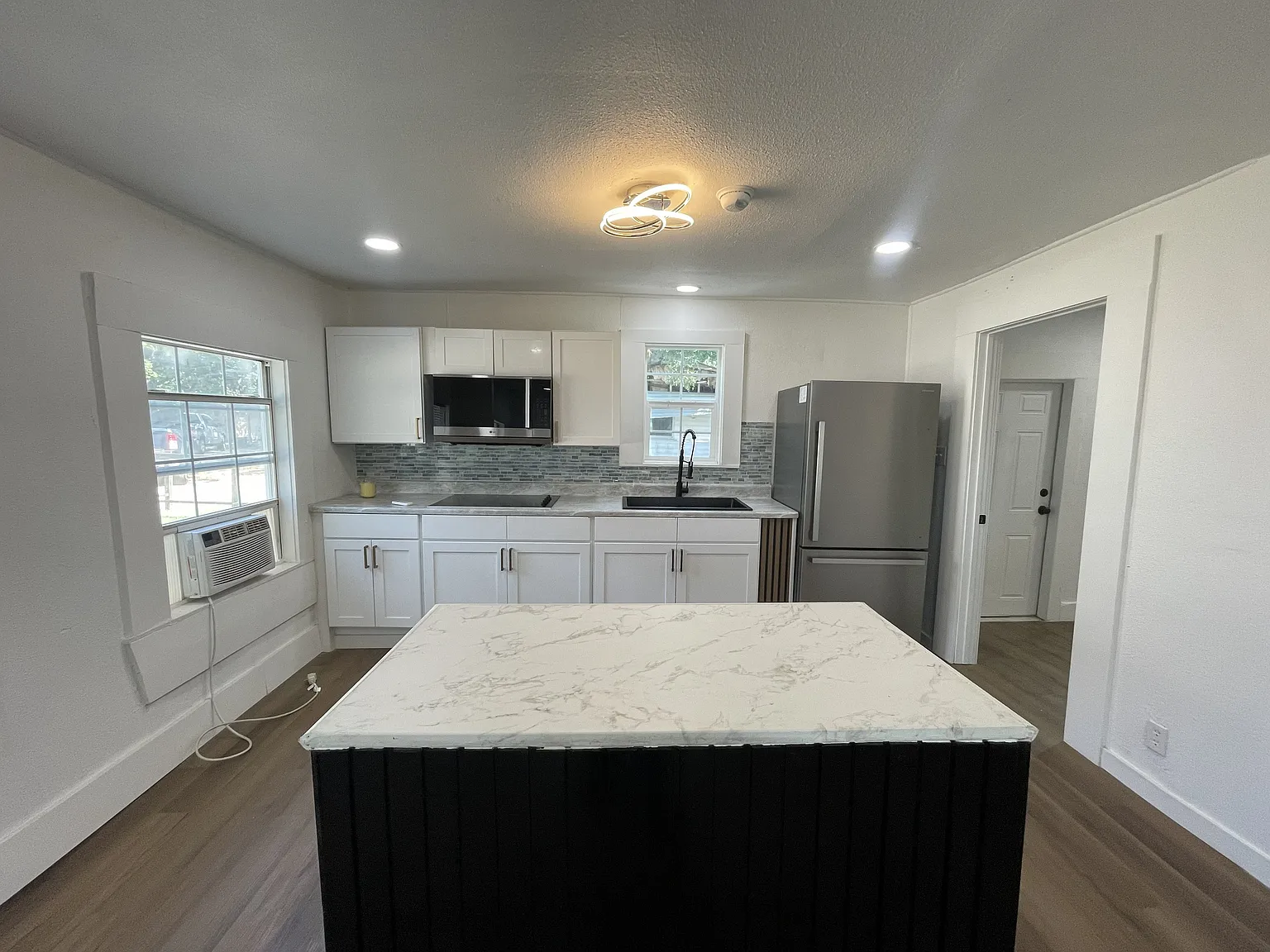 2 bed, 850 sqft, $1,100 — Photo 1