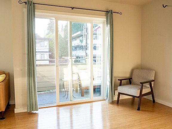 4th image of 3926 1st Ave NE APT 26