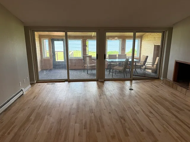 3 bed, 2.5 bath, 2300 sqft, $2,400 — Photo 4