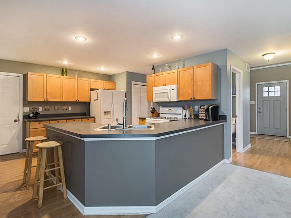 5th image of 288 Kingston Dr