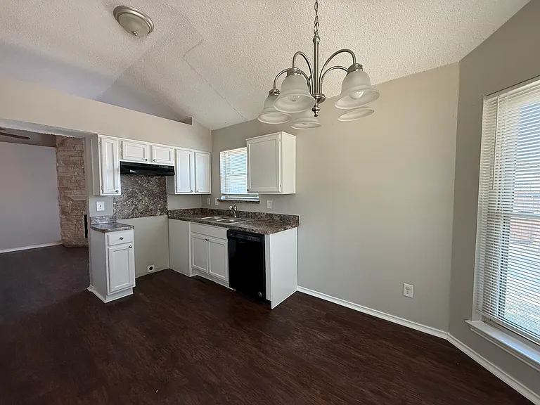 10206 Shayna Dr — Photo 8