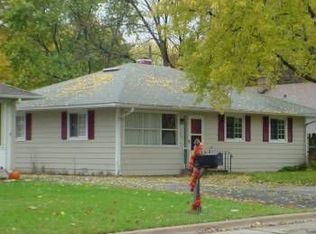 716 E Side Dr, Geneva, IL 60134