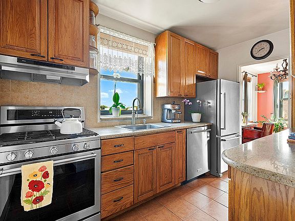 2nd image of 7423 Ridge Blvd APT 6B