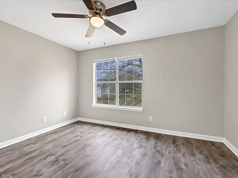 Elm Creek Apartments — Photo 34