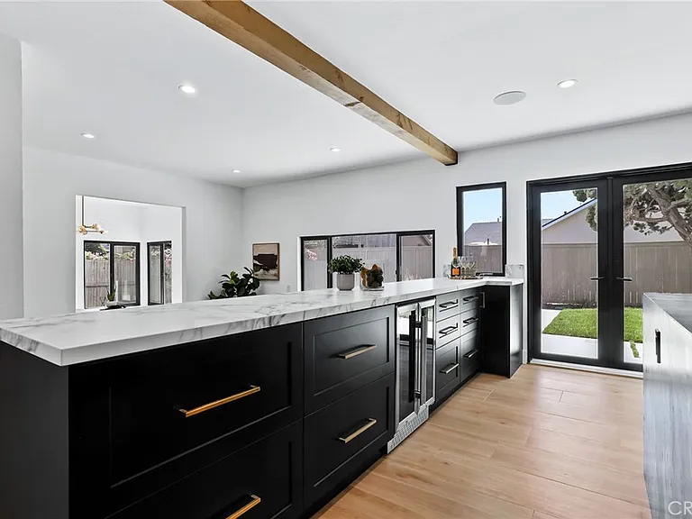 3889 Humboldt Dr — Photo 11