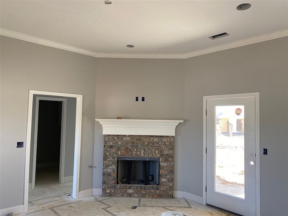 2nd image of 1406 Victoria Ln