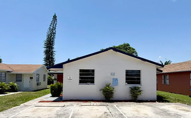 2 bed, 1.0 bath, 900 sqft, $1,800 — Photo 2