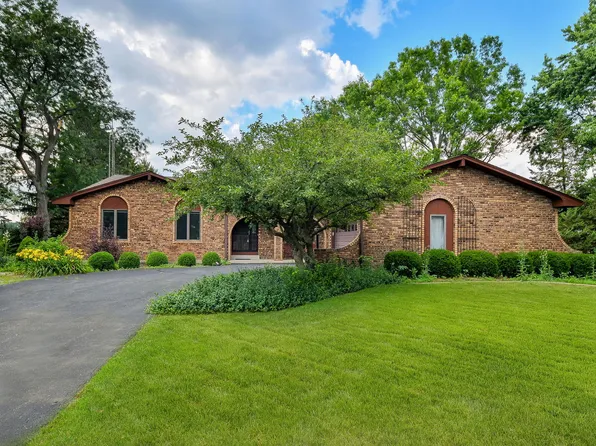 38W140 Rosewood Ln, Batavia, IL 60510