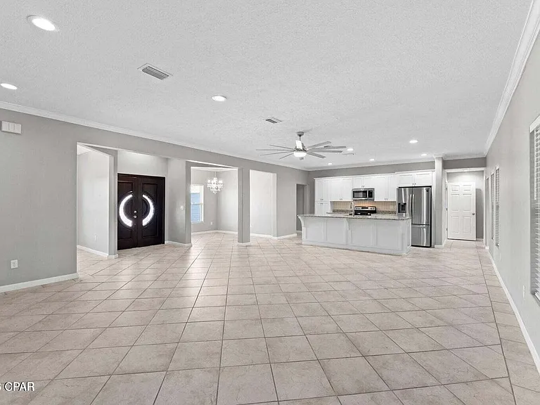 1041 Plantation Dr — Photo 3