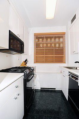 2nd image of 203 E 72nd St APT 7D