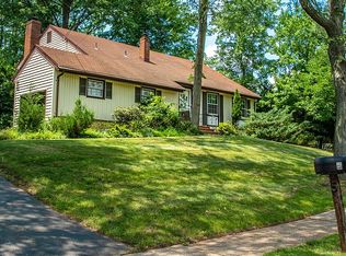 5 Willow Dr, Edison, NJ