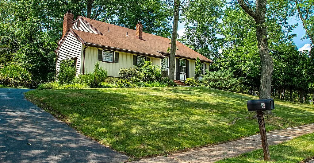 5 Willow Dr photo 1