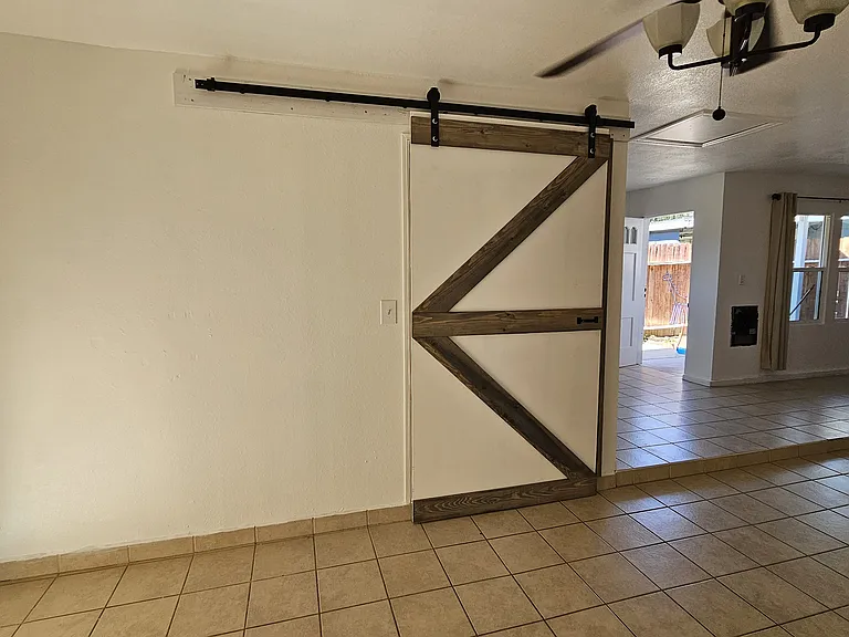 Delphine Pl — Photo 21
