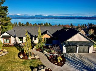 6537 Robin Ln, Clinton, WA 98236