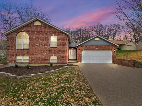 4 Witten Ct, Saint Charles, MO 63301