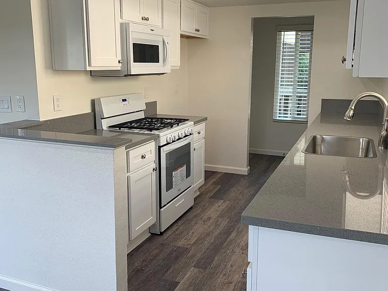 17162 Harbor Bluffs Cir #4 — Photo 3